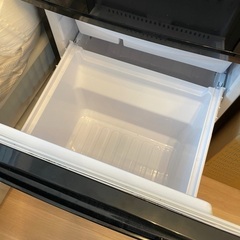 【取引完了】SHARP 137リットル冷蔵庫（型名SJ-D14B）の画像