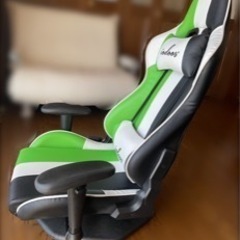 ゲーミングチェアの座椅子タイプです。の画像