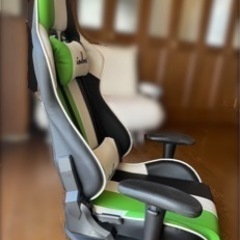 ゲーミングチェアの座椅子タイプです。の画像