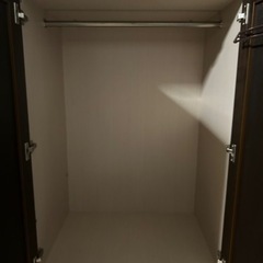 天然木 クローゼット タンス 鏡付きの画像