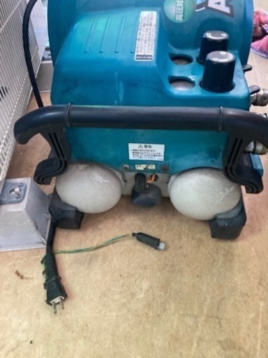マキタ(Makita) 高圧/一般圧 エアーコンプレッサー AC4000  リサイクルショップ宮崎屋　佐土原店　24.11.21F