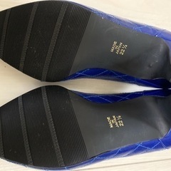 新品未使用　本革キルティング　ブルー　パンプス　22.5cmの画像