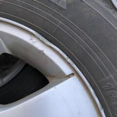 車のパーツの画像
