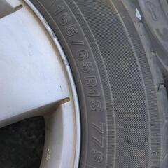 車のパーツの画像