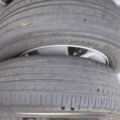 車のパーツの画像