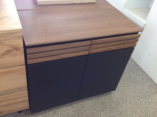 ジモティー見た！で5%OFF【サイドボード】キャビネット 　可動棚:ブラウン✕ブラック