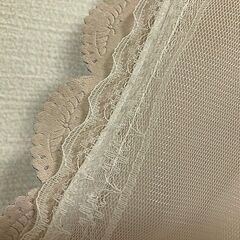 良品　使用期間1年　腰高窓用カーテン2枚組　レース二重：ピンクベージュの画像