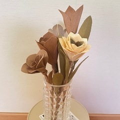 造花（クラフトテープ 使用）1本あたり300円。