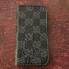 ルイヴィトンのiPhoneケース手帳型