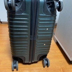 大型スーツケースの画像