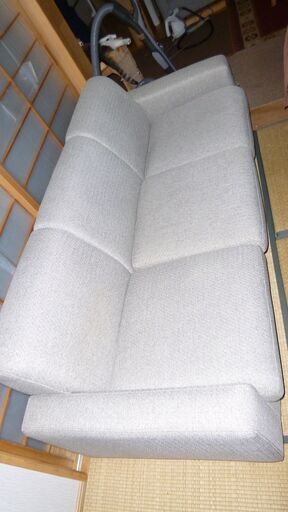 新品の3人掛けローソファー(購入価格: 39,800円)