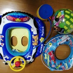 ★浮き輪×２、ビーチボール、空気入れ、水鉄砲×２、ビーチサンダル...