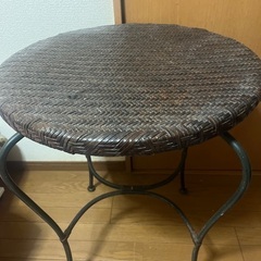テーブル