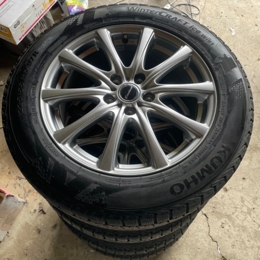 車のパーツ タイヤ、ホイール