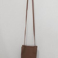 3COINS (スリーコインズ) スクエアショルダーバッグ  ポシェット 合皮縦型の画像