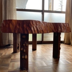 一枚板(輪切り)のテーブルの画像