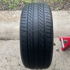 車のパーツ タイヤ、ホイール