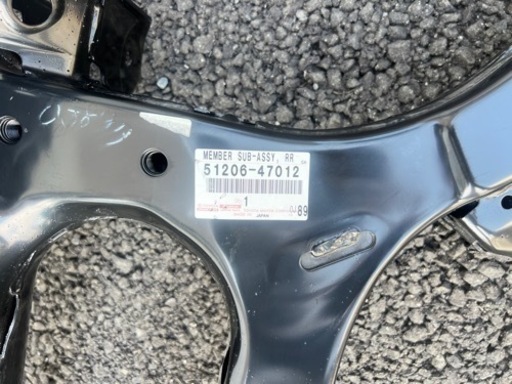 プリウス zvw50 リヤサスペンション クロスメンバー 51206-47012 新品