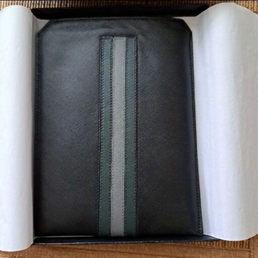 Prada iPad miniケース