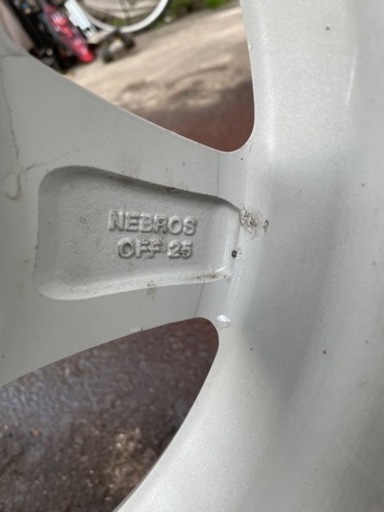 車のパーツ タイヤ、ホイール215/65/16 ＋25