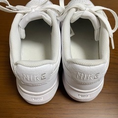 【決まりました！】NIKE ナイキ スニーカー/ US7 24cm 白  DM0113-100の画像