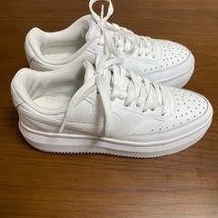 【決まりました！】NIKE ナイキ スニーカー/ US7 24cm 白  DM0113-100の画像