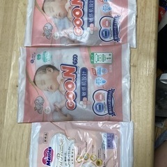 【取引完了】紙おむつ メリーズテープ 新生児 大容量＋サンプルの画像