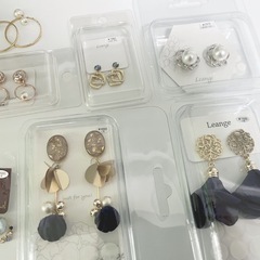 【未使用に近い】貼るだけピアス PiPPi　セットの画像