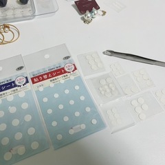 【未使用に近い】貼るだけピアス PiPPi　セットの画像