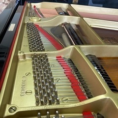 YAMAHA グランドピアノG5E 1980年全弦をドイツ製レスローに交換しました。の画像