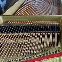 YAMAHA グランドピアノG5E 1980年全弦をドイツ製レスローに交換しました。の画像