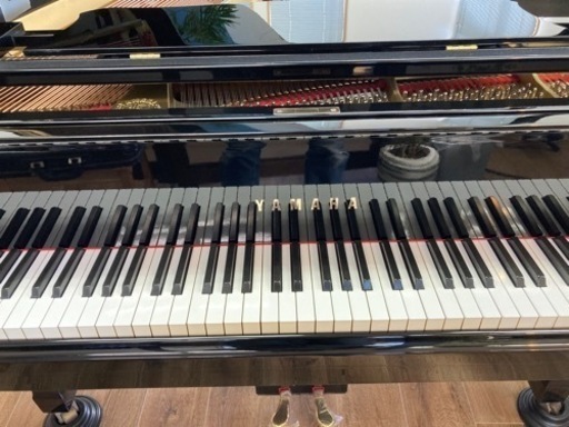 YAMAHA グランドピアノG5E 1980年全弦をドイツ製レスローに交換しました。