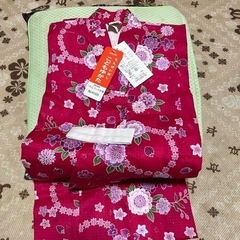 キッズ　いちご、花柄、浴衣　新品　110センチ、5、6歳用　定価...