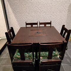 「再値下げ❗️」アンティーク調 木製 机 & 椅子 6脚セットの画像