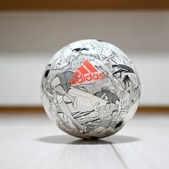 【受付終了】adidasリフティングボール/キャプテン翼デザイン...