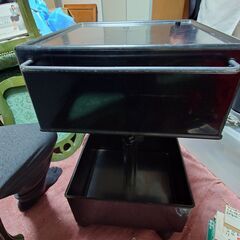 イタリア製　サイドテーブルワゴン　２色セット