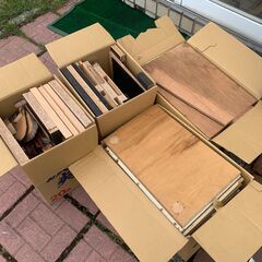 ★交渉中★家具等解体木材・段ボール４箱分（B）★キャンプ、薪スト...