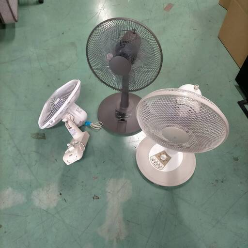 【交渉中】扇風機3台セット　床置き2台　壁掛け1台