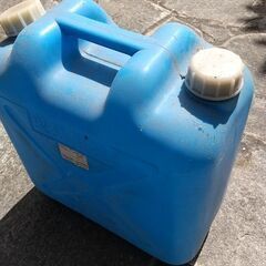 灯油用ポリタンク缶 ６缶