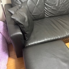 ３人掛けカウチソファ　オットマン付き　黒　皮　革の画像
