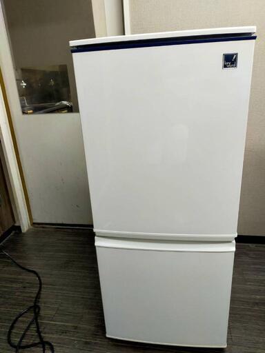 【動作確認・20キロ圏内無料で届けます】冷蔵庫　シャープ　137リットル