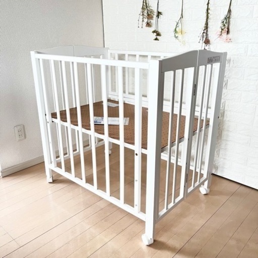 極美品】カトージ・折りたたみ・ベビーベッド・ホワイト