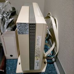 無料、電話の交換機と電話機 3台