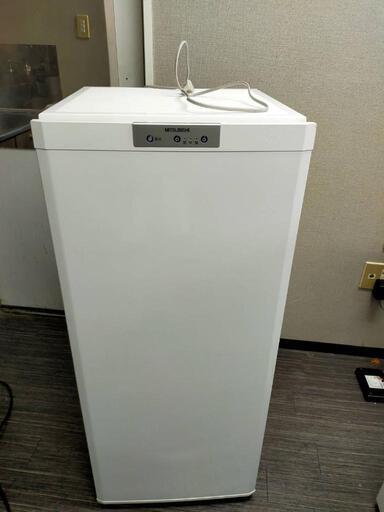 取引き中【動作確認・20キロ圏内無料で届けます】三菱　冷凍庫　121リットル　2014年