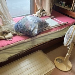 ダイニングテーブル　ベッド　棚　等家財道具　家電製品諸々