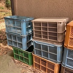 受け渡し予定者決定　　コンテナ15個ほどの画像