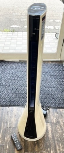 【中古品】SHARP シャープ プラズマクラスター 25000 スリムイオンファン PF-ETC1-W リモコン付き 2012年製　季節家電 空調家電 加湿器