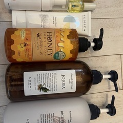 サロン専売品シャンプー、ヘアミルク、泡の化粧水、香水、ネイルケアオイル
