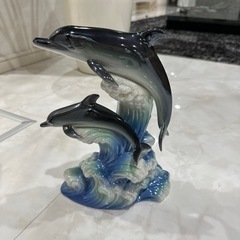 イルカの置物の画像