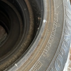 車のパーツ タイヤの画像